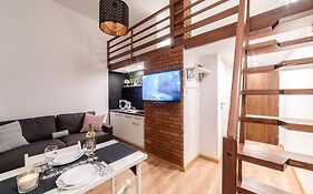 2 Nights Apartments - Great Location, Right Next To Main Rail And Bus Station, 10 Min To Main Square By Foot